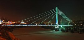 Тюмень. Мост влюбленных ночью.